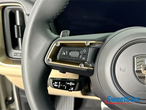 Used 2025 Porsche Cayenne Turbo image 18