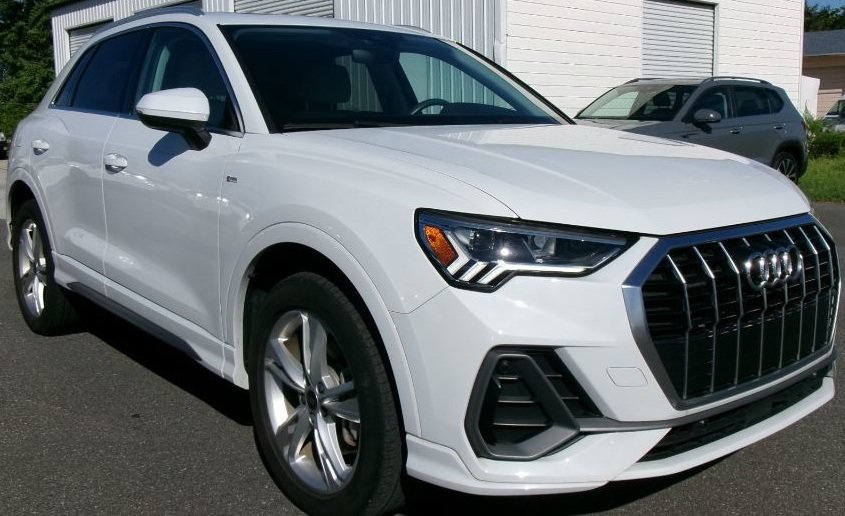 Used 2023 Audi Q3 2.0T Premium w/ Convenience Package AWD/4WD image 3