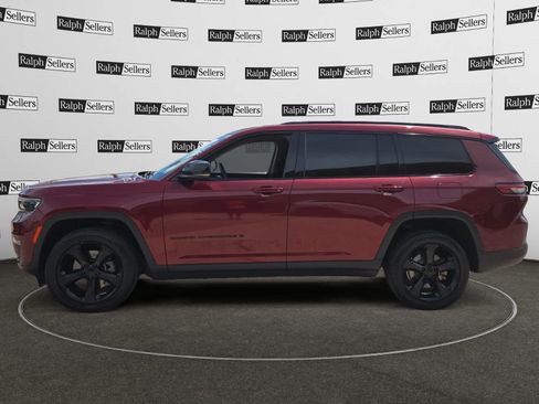 Used 2022 Jeep Grand Cherokee L Limited w/ Black Appearance Package RWD image 3