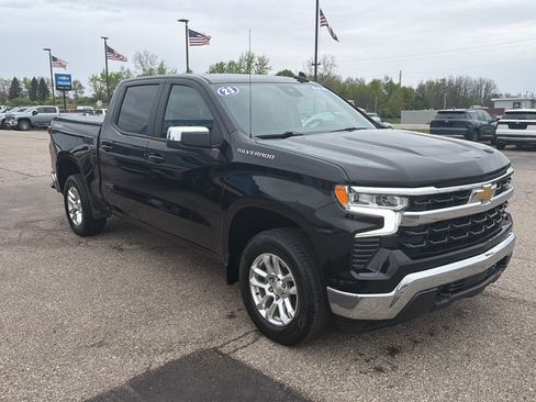 Used 2023 Chevrolet Silverado 1500 LT AWD/4WD image 3
