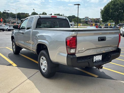 Used 2019 Toyota Tacoma SR AWD/4WD image 8