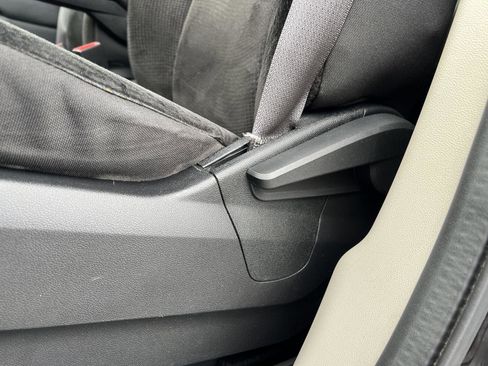 Used 2019 Dodge Grand Caravan SE w/ UConnect Hands-Free Group FWD image 16