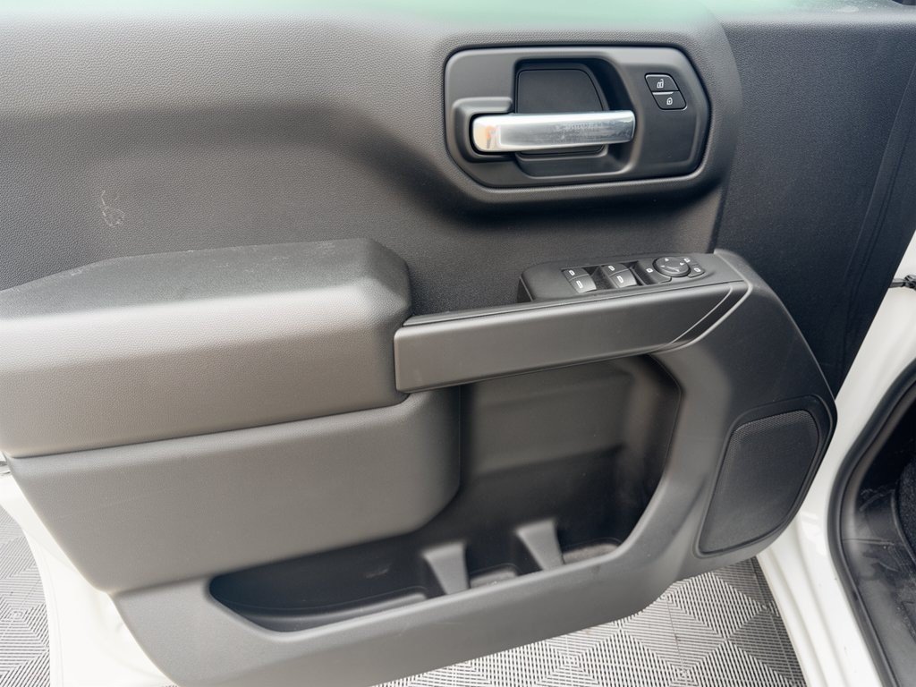Used 2026 Chevrolet Silverado 1500 Custom w/ LPO, Dark Essentials Package RWD image 14