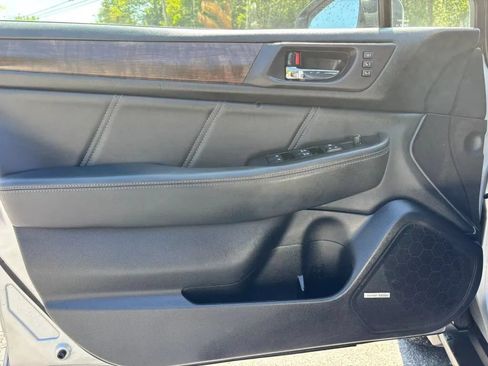 Used 2019 Subaru Outback 2.5i Limited AWD/4WD image 13