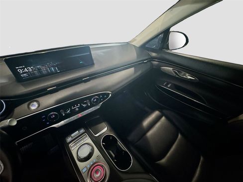 Used 2025 Genesis GV70 2.5T image 8