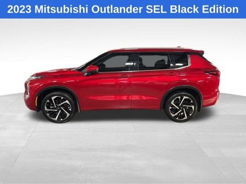 Used 2023 Mitsubishi Outlander SEL Black Edition image 2
