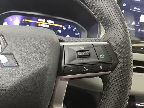 New 2025 Mitsubishi Outlander SE image 16