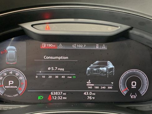 Used 2019 Audi Q8 Prestige w/ Luxury Package image 24