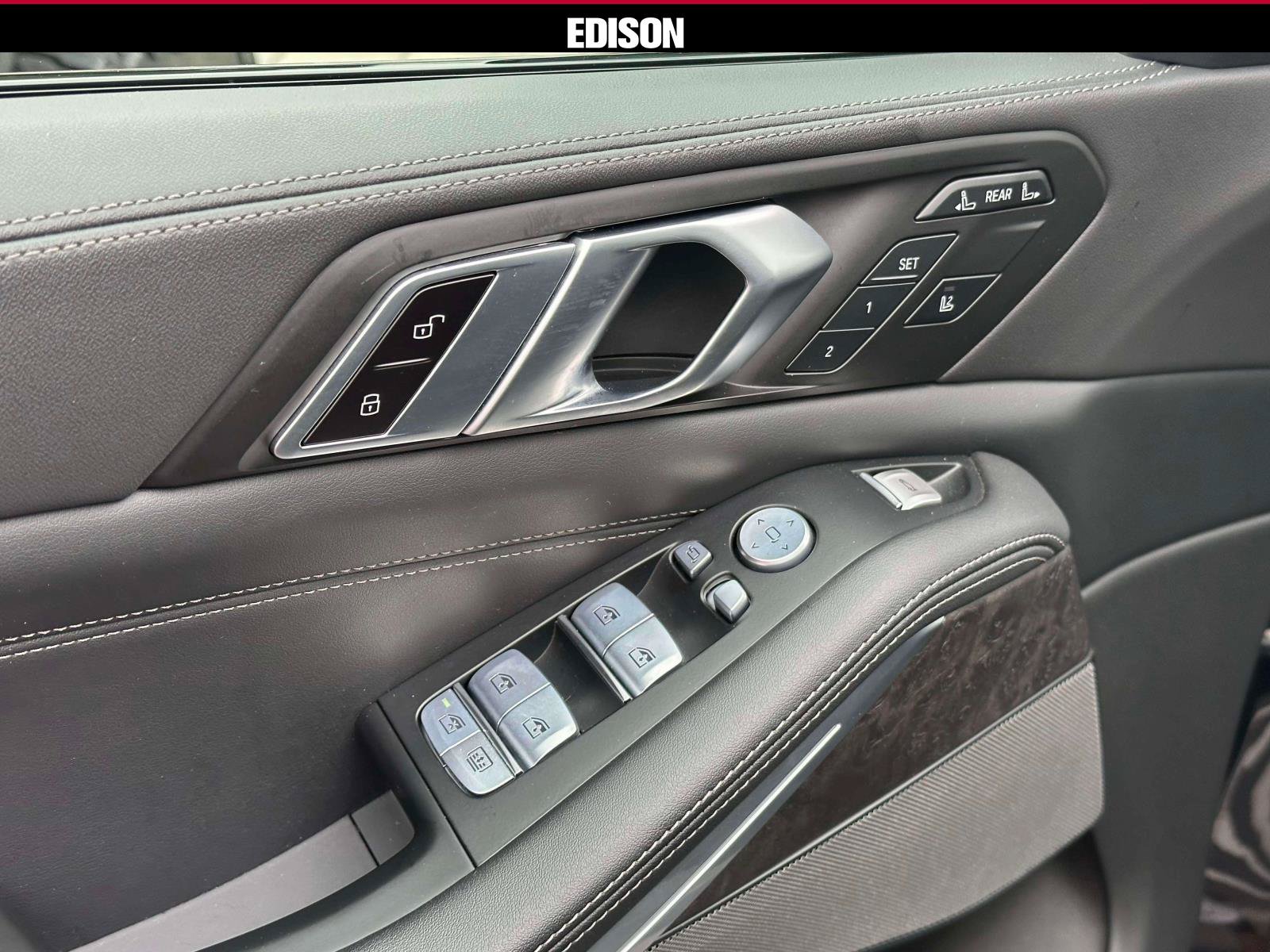 Used 2023 BMW X7 xDrive40i w/ M Sport Package AWD/4WD image 17