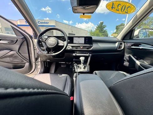Used 2024 Kia Seltos EX AWD/4WD image 23