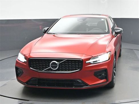 Used 2023 Volvo S60 B5 Plus image 3