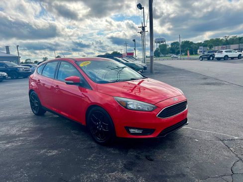 Used 2016 Ford Focus SE w/ Equipment Group 201A FWD image 3