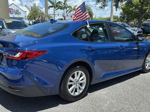 Used 2025 Toyota Camry LE image 10