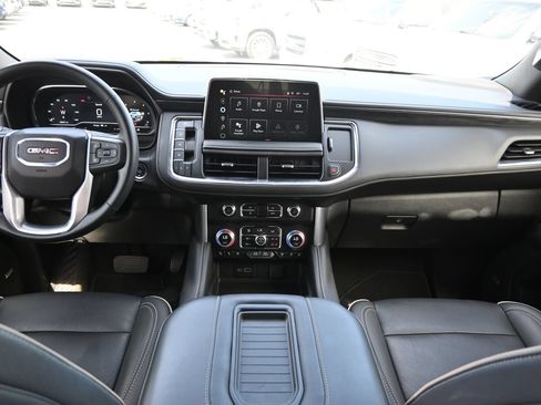 Used 2024 GMC Yukon XL SLT w/ SLT Luxury Package AWD/4WD image 7