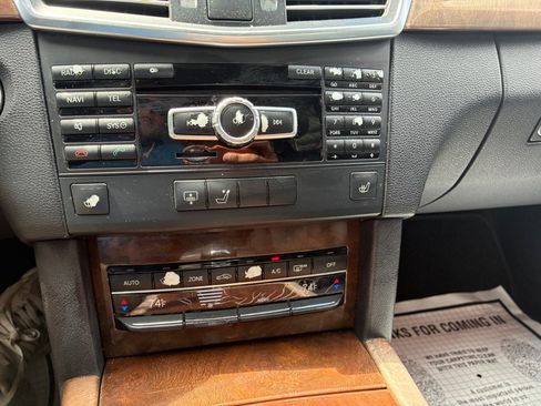 Used 2013 Mercedes-Benz E 350 Sedan image 32