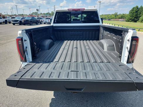 Used 2025 GMC Sierra 2500 AT4 w/ AT4 Premium Plus Package AWD/4WD image 6