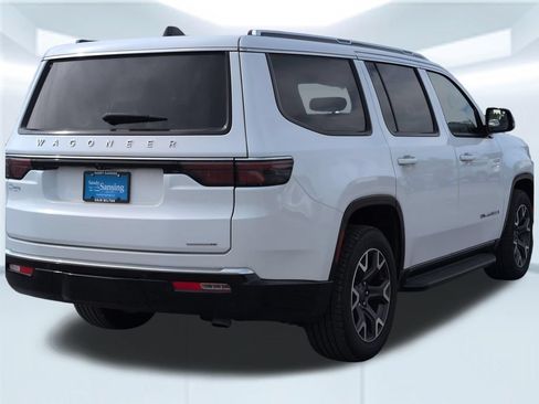 Used 2024 Jeep Wagoneer Series III AWD/4WD image 5