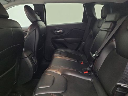 Used 2019 Jeep Cherokee Trailhawk w/ Cold Weather Group image 18