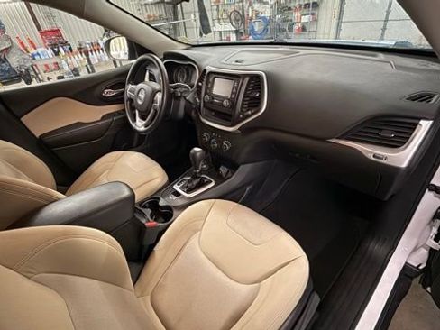 Used 2017 Jeep Cherokee Sport AWD/4WD image 20