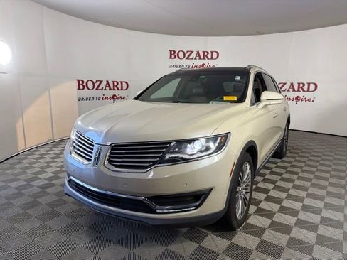 Used 2018 Lincoln MKX Reserve w/ Driver Assistance Package FWD image 4