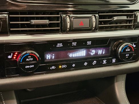 Used 2024 Nissan Pathfinder SV image 23