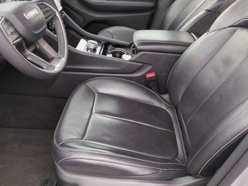 Used 2023 Jeep Grand Cherokee Limited w/ Luxury Tech Group II image 20