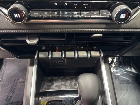 Used 2023 Chevrolet Colorado LT w/ LT Convenience Package III image 22