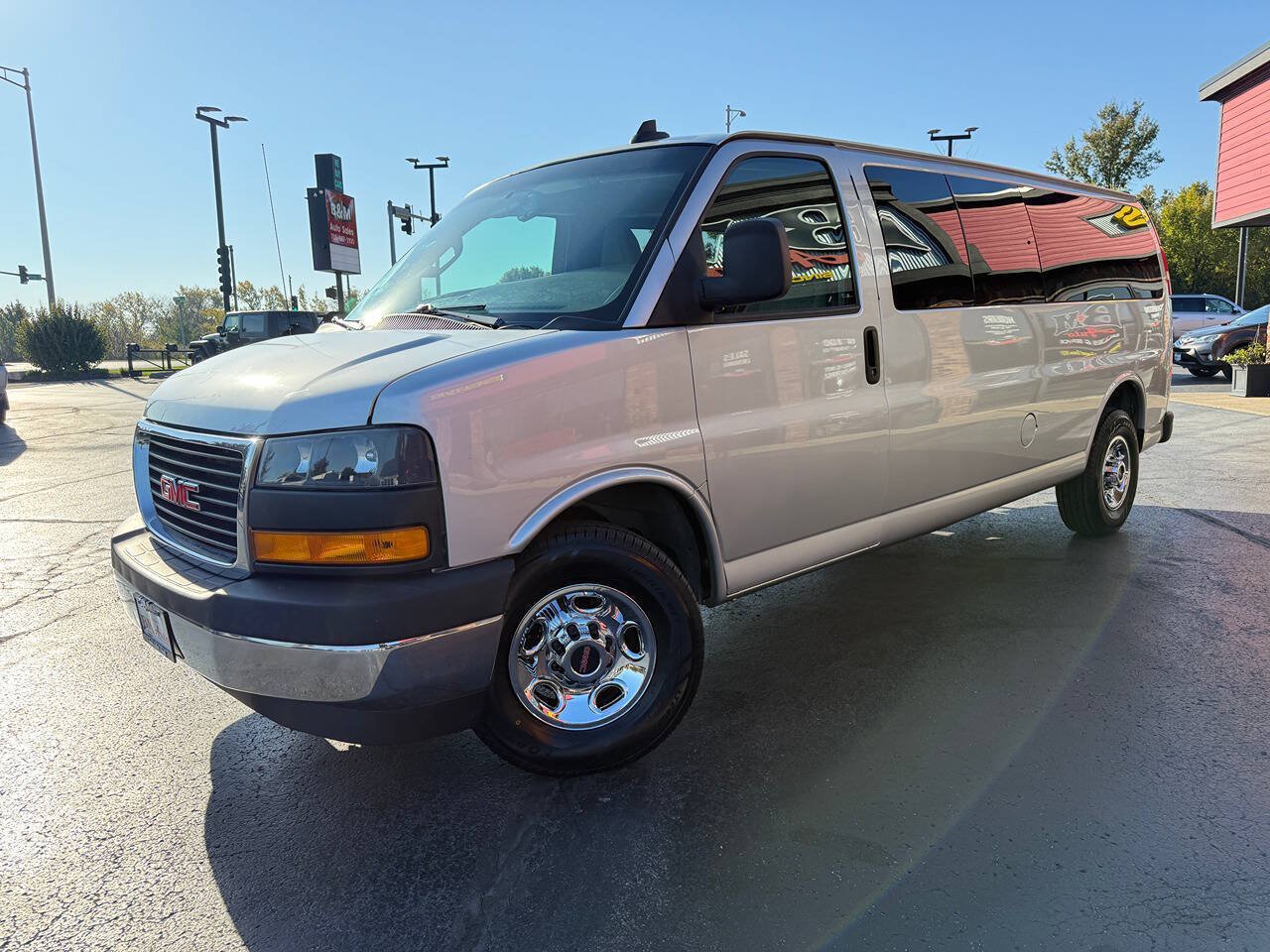 Used 2018 GMC Savana 3500 LT w/ LT Preferred Equipment Group RWD image 3