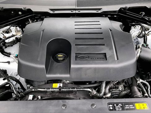 Used 2025 Land Rover Defender 90 X-Dynamic SE image 30