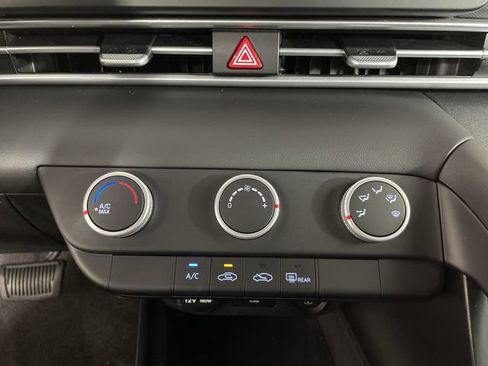 Used 2023 Hyundai Elantra SE w/ Preferred Accessory Package image 24