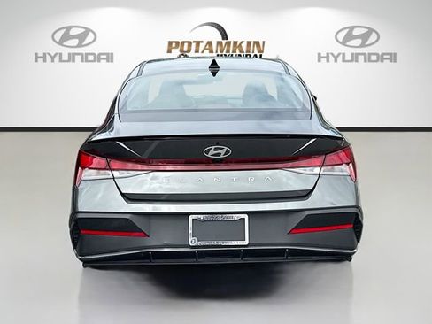 Certified 2025 Hyundai Elantra Sport image 6