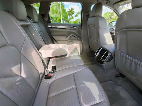 Used 2014 Porsche Cayenne AWD/4WD image 34