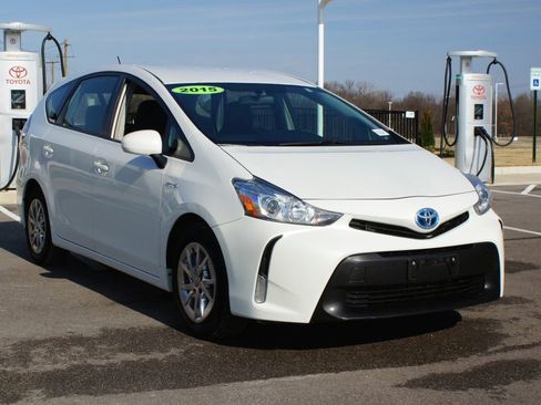 Used 2015 Toyota Prius V Three image 2