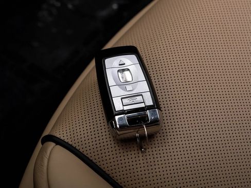Used 2016 Rolls-Royce Wraith RWD image 59