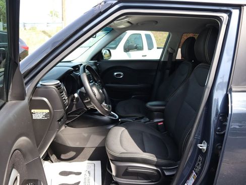 Used 2016 Kia Soul + FWD image 9