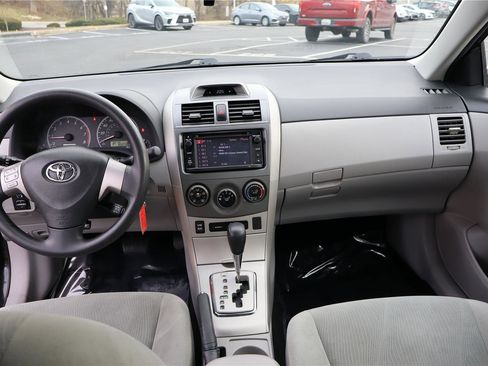 Used 2013 Toyota Corolla LE image 21