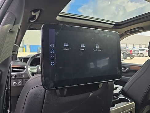 Used 2025 GMC Yukon XL Denali w/ Denali Reserve Package image 18