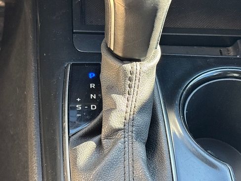 Used 2020 Toyota Camry SE image 14