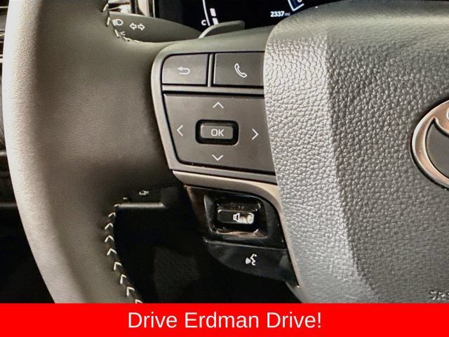 Used 2026 Toyota Camry SE FWD image 13