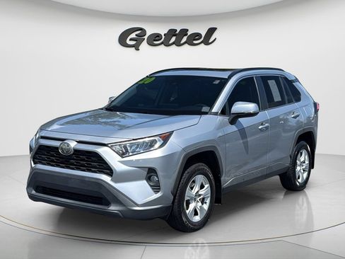 Used 2020 Toyota RAV4 XLE w/ Convenience Package FWD image 1