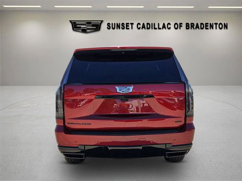 New 2026 Cadillac Vistiq Platinum w/ LPO, Floor Liner Package image 6