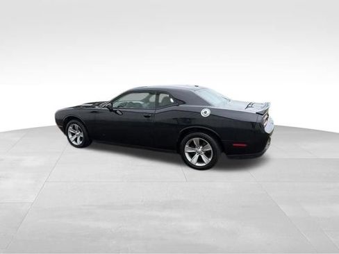 Used 2019 Dodge Challenger SXT RWD image 4