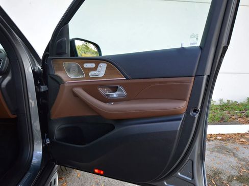 Used 2025 Mercedes-Benz GLS 580 4MATIC image 45