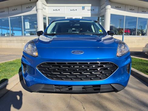 Used 2021 Ford Escape SE w/ SE Sport Appearance Package AWD/4WD image 2