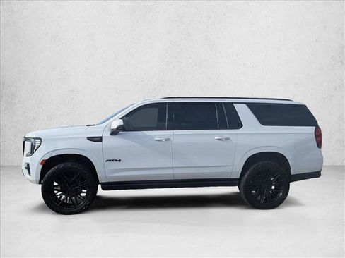 Used 2023 GMC Yukon XL AT4 w/ Technology Package AWD/4WD image 9