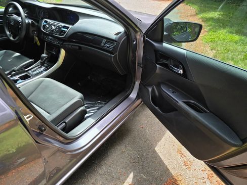 Used 2016 Honda Accord LX image 13
