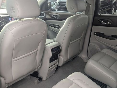 Used 2018 GMC Acadia SLT image 32