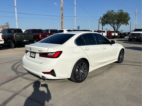 Used 2019 BMW 330i Sedan w/ Premium Package RWD image 4