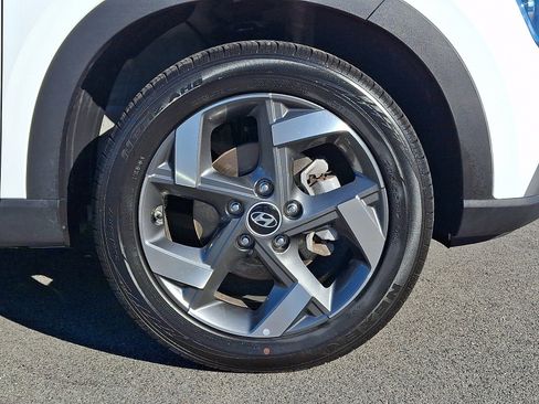 Certified 2025 Hyundai Venue SEL FWD image 8
