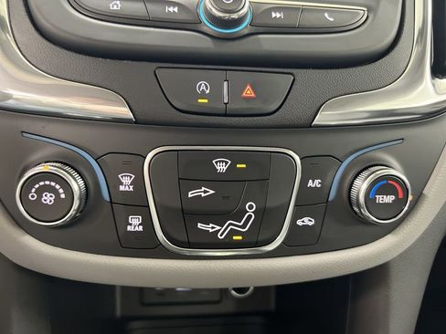 Used 2023 Chevrolet Equinox LS image 15